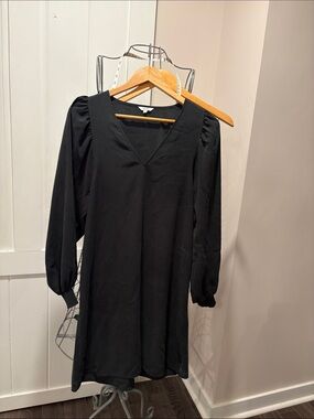Classic Black V-Neck Long Sleeve Dress
